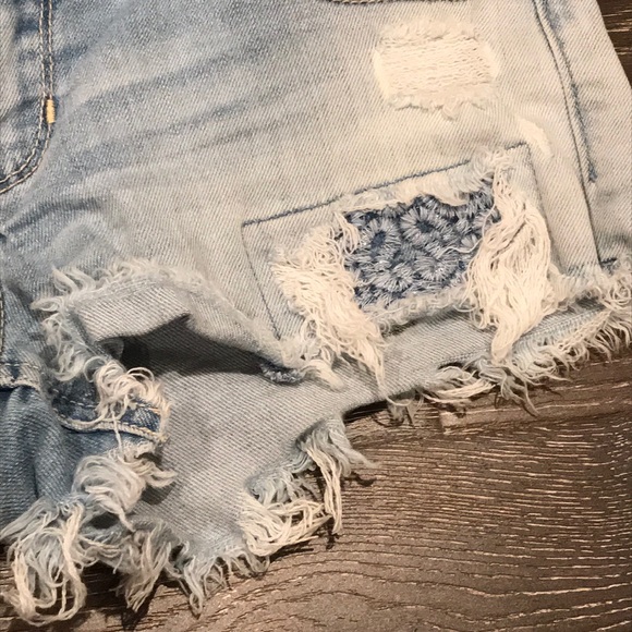 Hollister Distressed Shorts - Picture 5 of 6